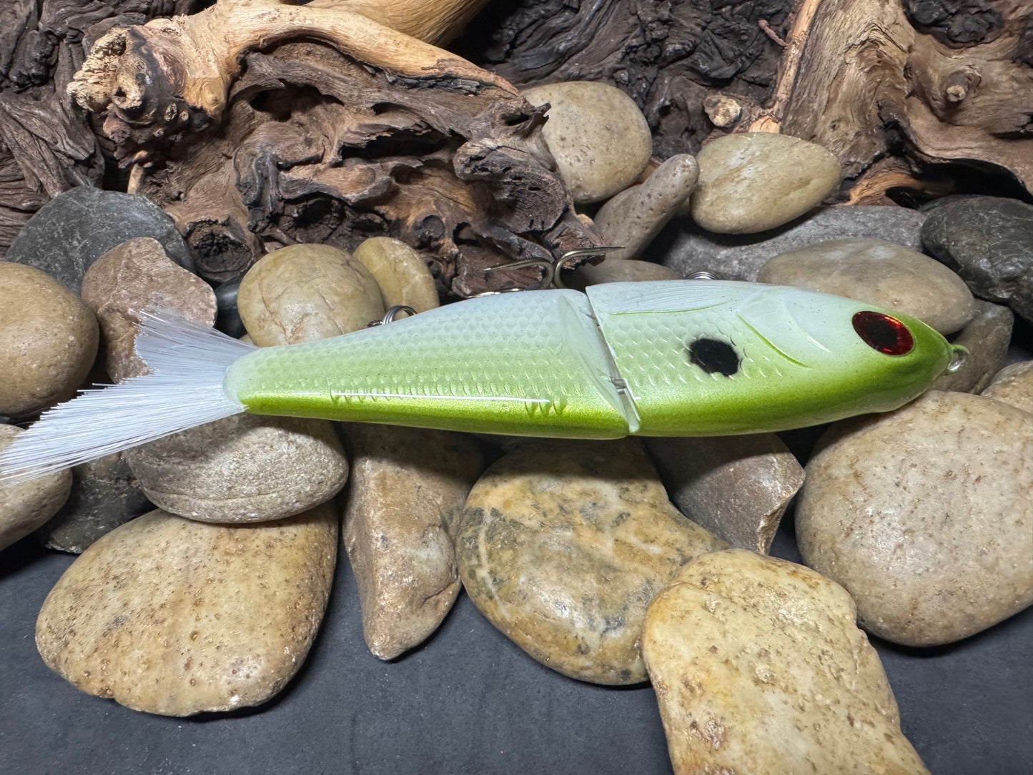 Fan Tail Glide Bait Pearl Green Chrome Shad